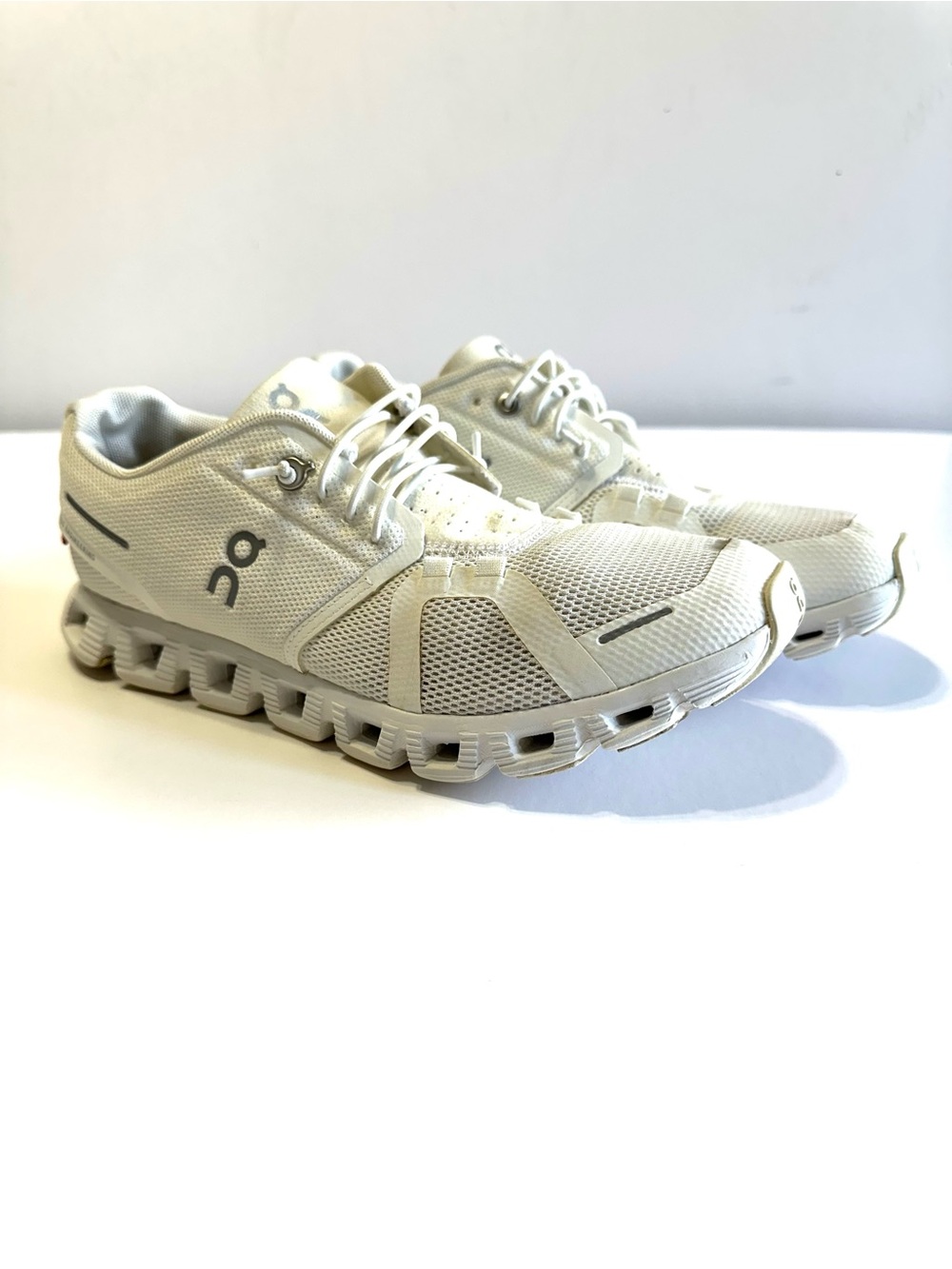 On Running White Cloud Athletic Running Shoes Size woman’s 8.